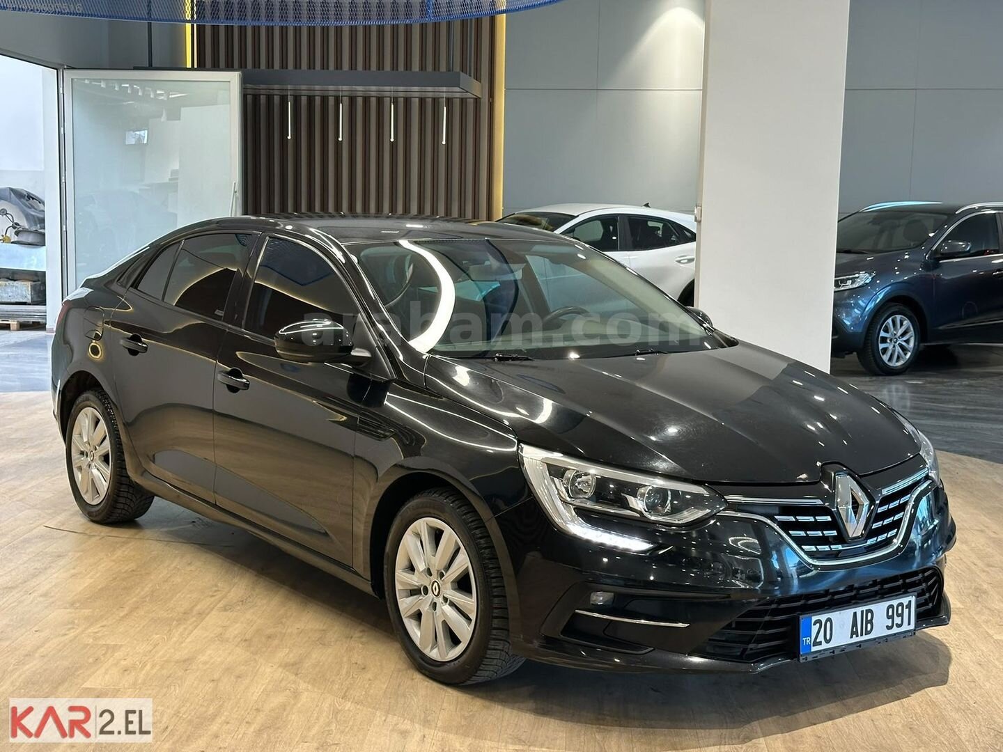 Galeriden Renault Megane 1.5 Blue DCI Joy Comfort 2022 Model İstanbul 84.362 km Siyah 3
