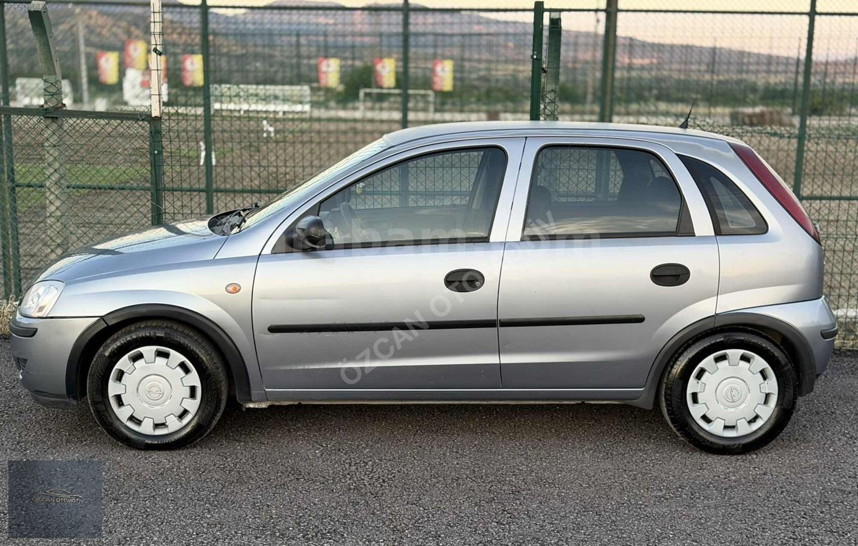 Galeriden Opel Corsa 1.3 CDTI Essentia 2005 Model Isparta 280.000 km Gri 7
