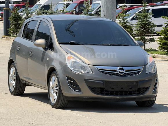AUTO İFÖ'DEN 2012 CORSA DİZEL MANUEL TEMİZ BAKIMLI