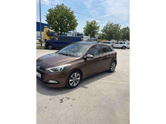 Sahibinden Hyundai i20 1.4 CRDi Style 2015 Model 