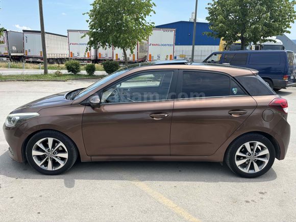 Sahibinden Hyundai i20 1.4 CRDi Style 2015 Model 
