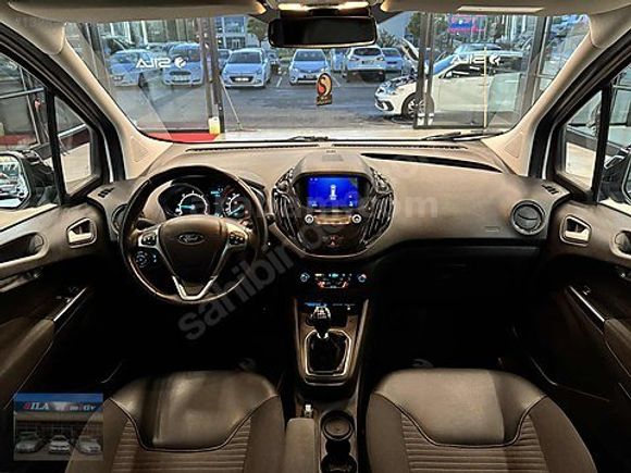 2023 Ford Courier Titanium Plus 33.000 km' DE YETKİLİ SERVİS BAK