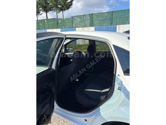 2015 LİNEA 198.000 KM'DE TEMİZ AİLE ARACI