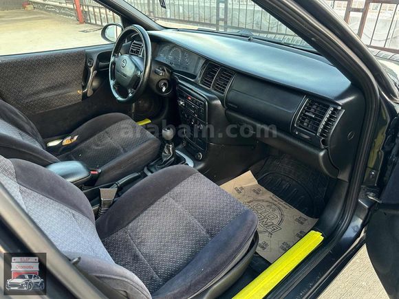 Elif Otomotiv'den Cam Gibi Hatasız Vectra