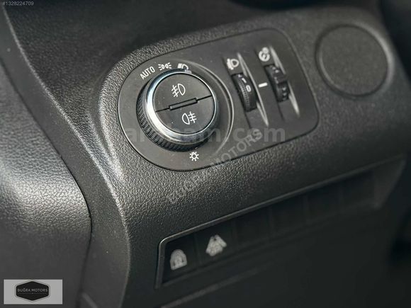 BOYASIZ-2021 Model Opel Combo 1.5D Ultimate Cam Tavan 65.000 KM