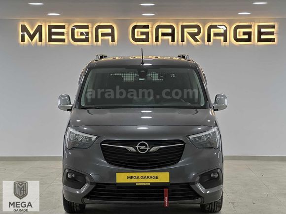 MEGA GARAGE 2022 OPEL COMBO 1.5 D EDİTİON TRAMERSİZ DEĞİŞENSİZ
