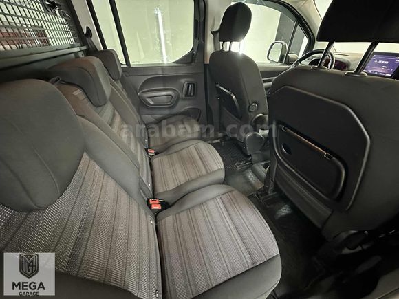 MEGA GARAGE 2022 OPEL COMBO 1.5 D EDİTİON TRAMERSİZ DEĞİŞENSİZ