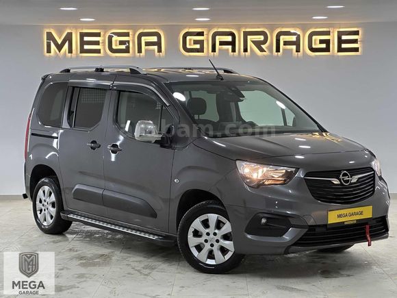 MEGA GARAGE 2022 OPEL COMBO 1.5 D EDİTİON TRAMERSİZ DEĞİŞENSİZ