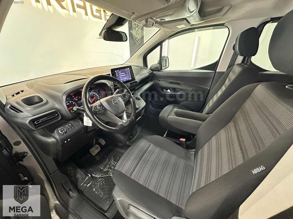 MEGA GARAGE 2022 OPEL COMBO 1.5 D EDİTİON TRAMERSİZ DEĞİŞENSİZ