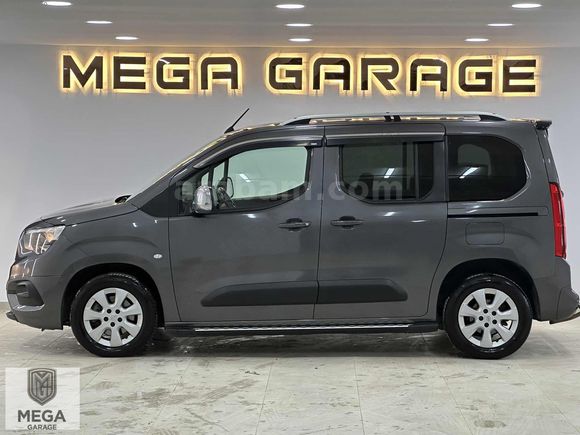MEGA GARAGE 2022 OPEL COMBO 1.5 D EDİTİON TRAMERSİZ DEĞİŞENSİZ