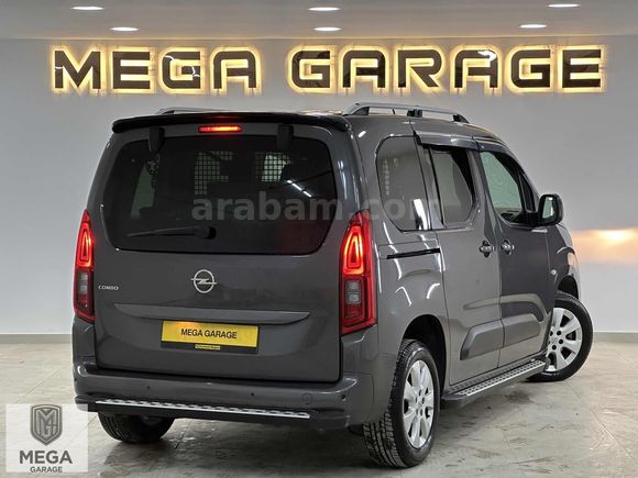MEGA GARAGE 2022 OPEL COMBO 1.5 D EDİTİON TRAMERSİZ DEĞİŞENSİZ