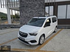 AKNAUTO"DAN HATASIZ BOYASIZ 35.000 KM 220 W PİRİZ ORTA KONSOL