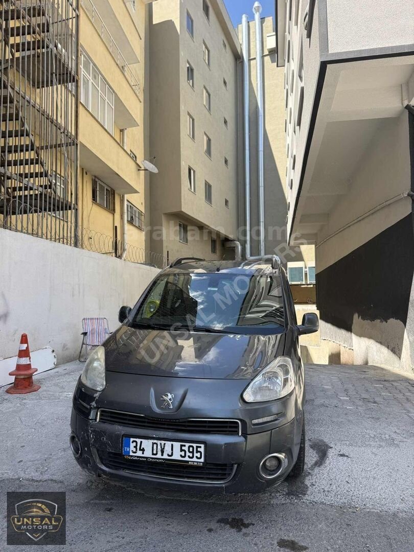 Galeriden Peugeot Partner 1.6 HDI Allure 2013 Model İstanbul 282.000 km Siyah 7