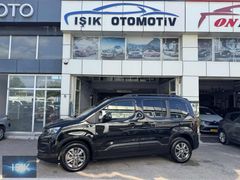 HATASIZ BOYASIZ 2022 MODEL OTOMATİK PEUGEOT RİFTER ALLURE EAT8