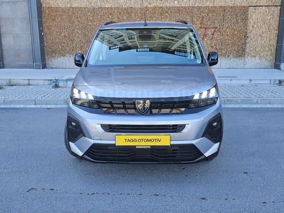 2025 MODEL RİFTER ALLURE HATASIZ 19 BİN KM