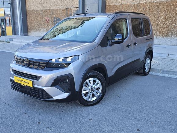 2025 MODEL RİFTER ALLURE HATASIZ 19 BİN KM
