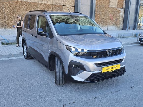 2025 MODEL RİFTER ALLURE HATASIZ 19 BİN KM