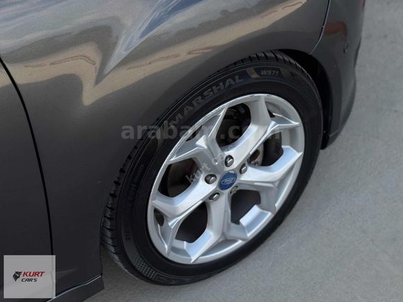KURT CAR DAN FORD CMAX TİTANİUM ÇOK TEMİZ FUL BAKIMLI