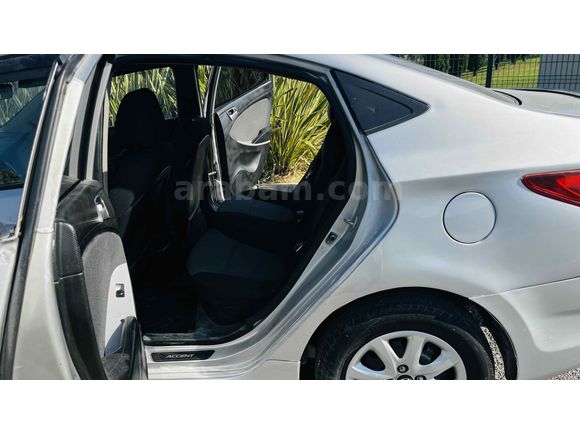 Sahibinden Hyundai Accent Blue 1.6 CRDI Mode 2012 Model 