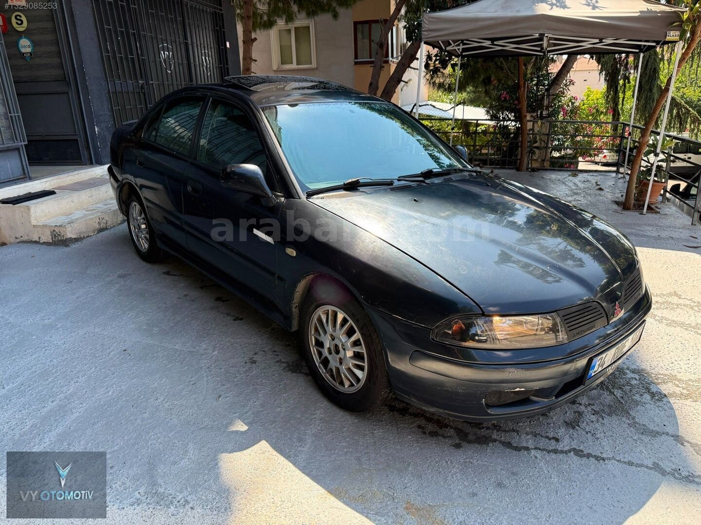 Galeriden Mitsubishi Carisma 1.6 Avance 2001 Model İstanbul 341.000 km Siyah 3