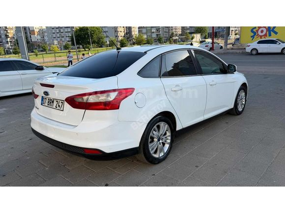 2013 FORD FOCUS BAKIMLI TEMİZ AİLE ARACI