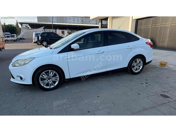 2013 FORD FOCUS BAKIMLI TEMİZ AİLE ARACI