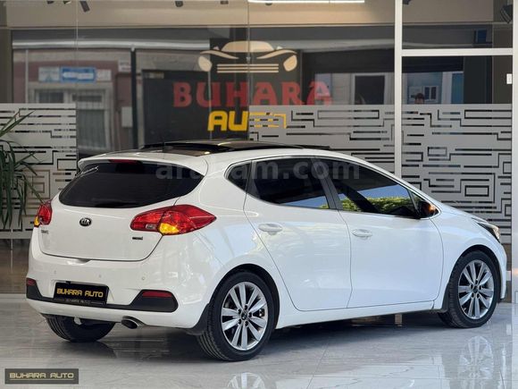 -BUHARA AUTO- KİA CEED CONCEPT PLUS CAM TAVAN HATASIZ 111.000 KM