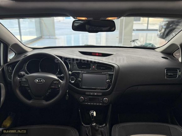 -BUHARA AUTO- KİA CEED CONCEPT PLUS CAM TAVAN HATASIZ 111.000 KM