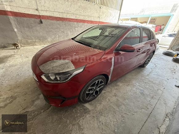 NİLVERA MOTORS'DAN 2023 KİA CEED 1.5 ELEGANCE