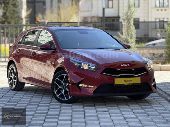 NİLVERA MOTORS'DAN 2023 KİA CEED 1.5 ELEGANCE