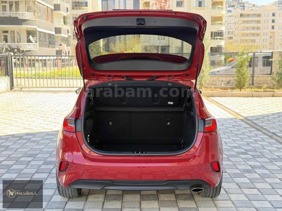 NİLVERA MOTORS'DAN 2023 KİA CEED 1.5 ELEGANCE