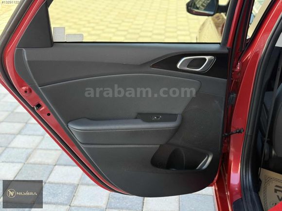 NİLVERA MOTORS'DAN 2023 KİA CEED 1.5 ELEGANCE
