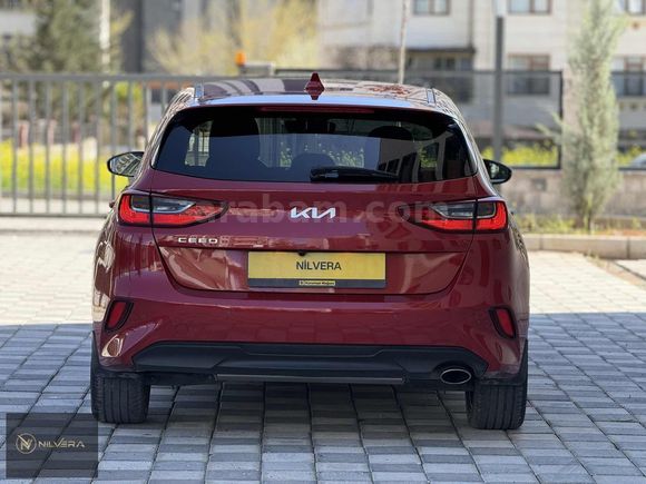 NİLVERA MOTORS'DAN 2023 KİA CEED 1.5 ELEGANCE