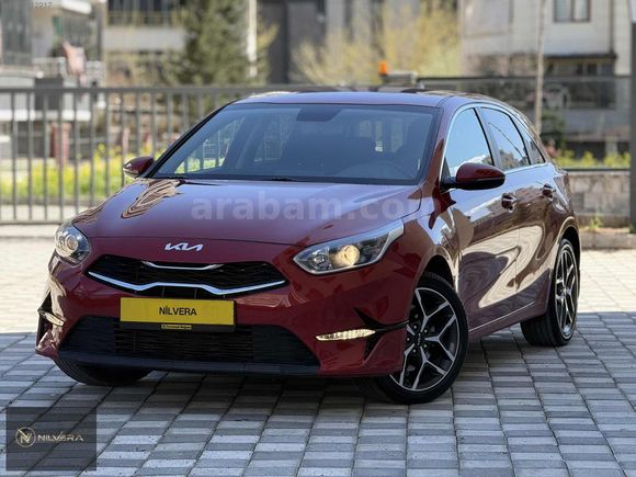 NİLVERA MOTORS'DAN 2023 KİA CEED 1.5 ELEGANCE