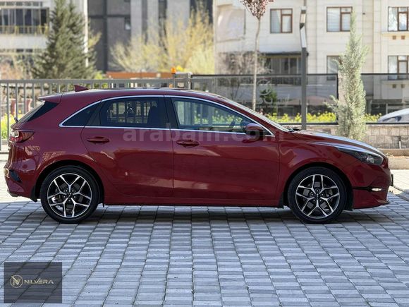 NİLVERA MOTORS'DAN 2023 KİA CEED 1.5 ELEGANCE