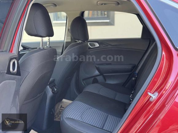 NİLVERA MOTORS'DAN 2023 KİA CEED 1.5 ELEGANCE