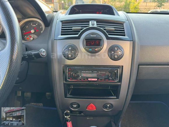 ÖZ AKDENİZ OTOMOTİVDEN 2004 MODEL RENAULT MEGANE 1.6 DYNAMİQUE