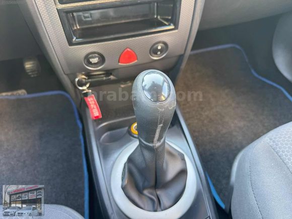 ÖZ AKDENİZ OTOMOTİVDEN 2004 MODEL RENAULT MEGANE 1.6 DYNAMİQUE