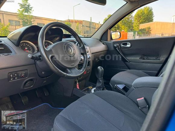 ÖZ AKDENİZ OTOMOTİVDEN 2004 MODEL RENAULT MEGANE 1.6 DYNAMİQUE