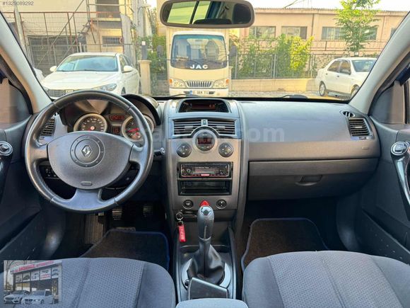 ÖZ AKDENİZ OTOMOTİVDEN 2004 MODEL RENAULT MEGANE 1.6 DYNAMİQUE