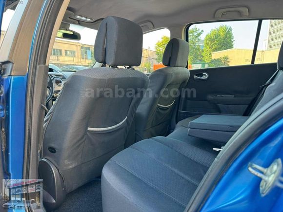 ÖZ AKDENİZ OTOMOTİVDEN 2004 MODEL RENAULT MEGANE 1.6 DYNAMİQUE