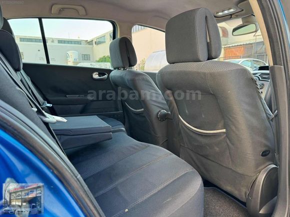 ÖZ AKDENİZ OTOMOTİVDEN 2004 MODEL RENAULT MEGANE 1.6 DYNAMİQUE