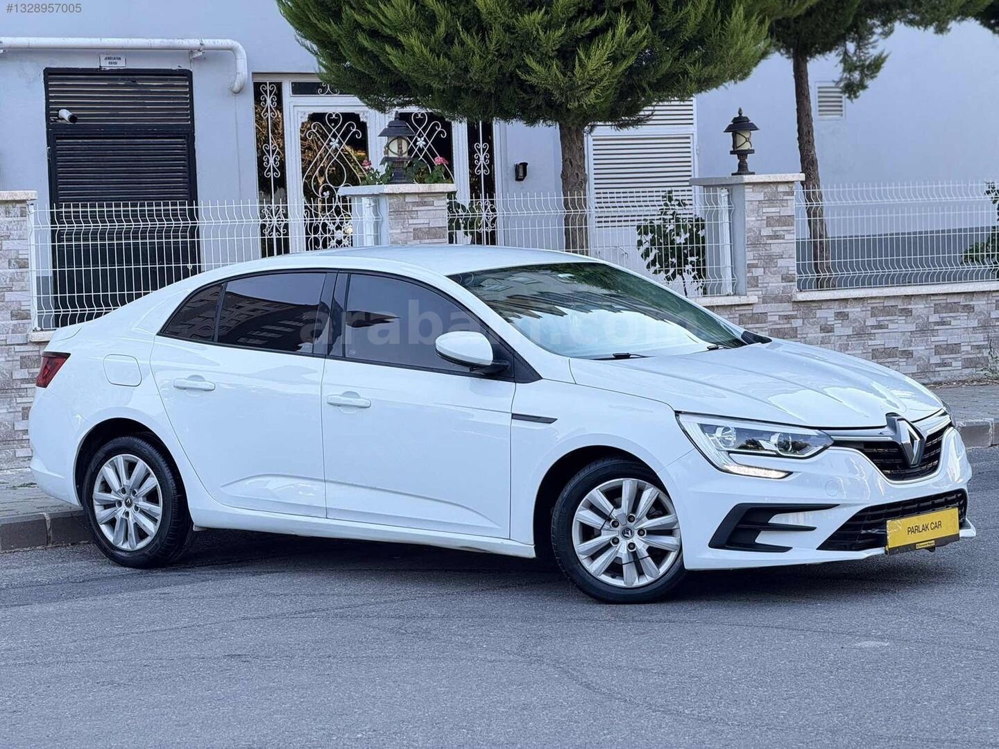 Galeriden Renault Megane 1.3 TCe Joy Comfort 2022 Model Gaziantep 129.000 km Beyaz 4