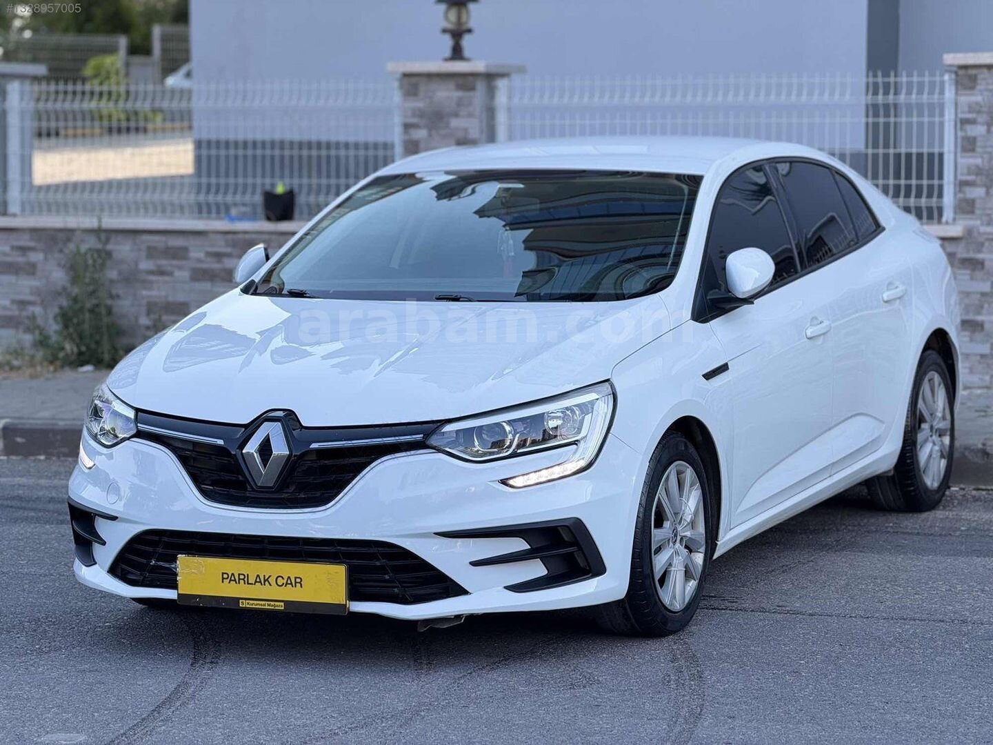 Galeriden Renault Megane 1.3 TCe Joy Comfort 2022 Model Gaziantep 129.000 km Beyaz 2