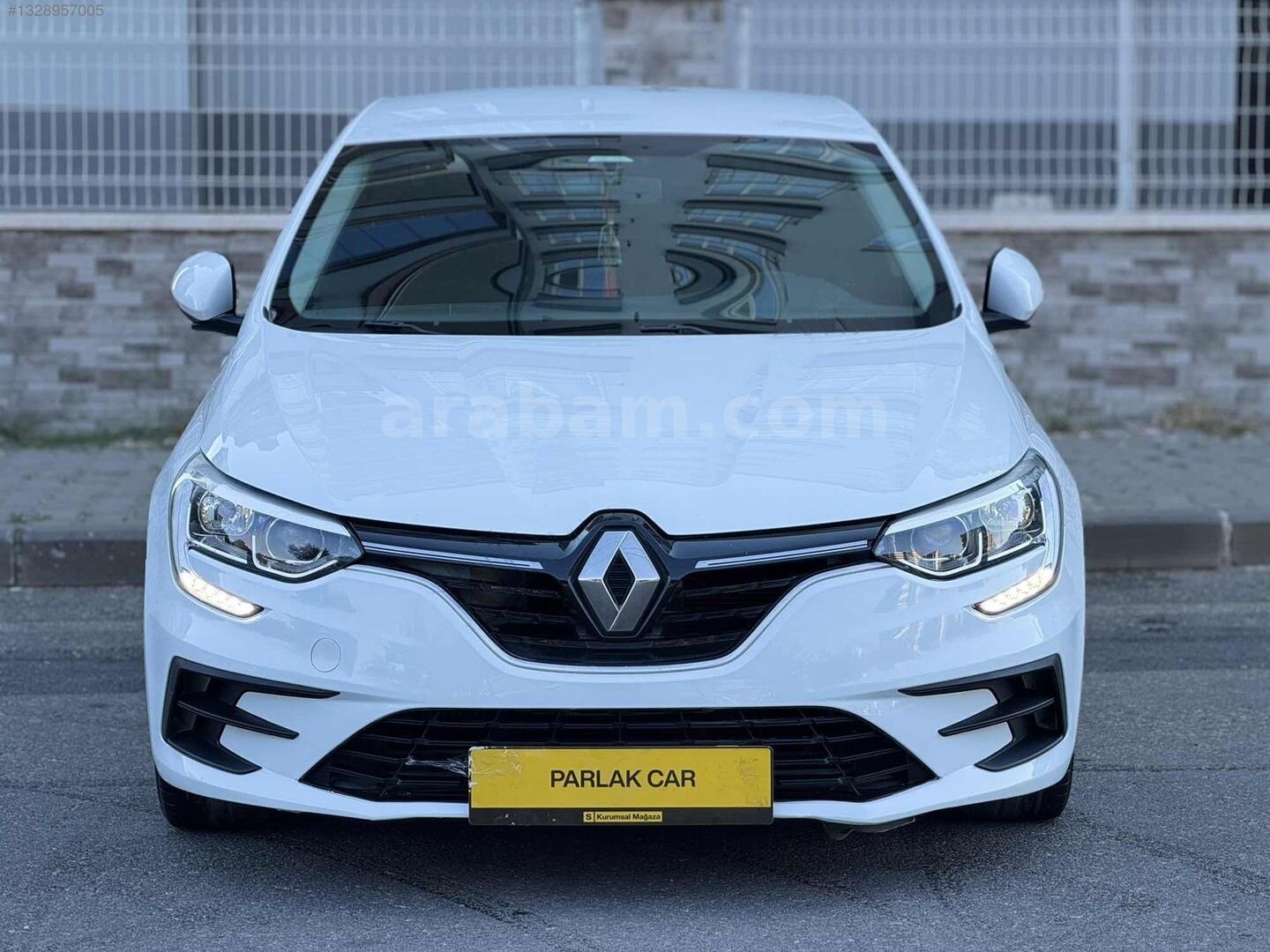 Galeriden Renault Megane 1.3 TCe Joy Comfort 2022 Model Gaziantep 129.000 km Beyaz 3