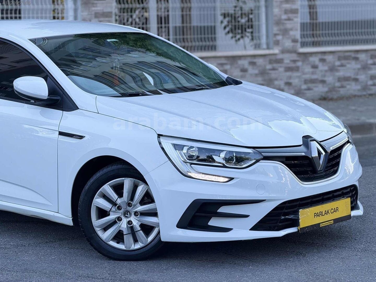 Galeriden Renault Megane 1.3 TCe Joy Comfort 2022 Model Gaziantep 129.000 km Beyaz 5