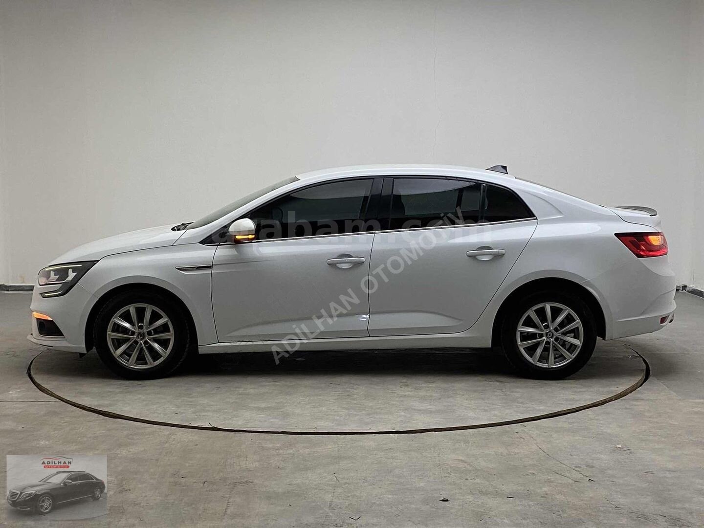 Galeriden Renault Megane 1.5 Blue DCI Touch 2019 Model Ankara 170.000 km Beyaz 5
