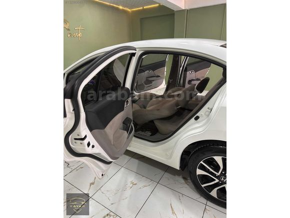 KAYAR AUTO`dan 2016 MODEL HATASIZ BİR PARÇA BOYALI HONDA CİVİC