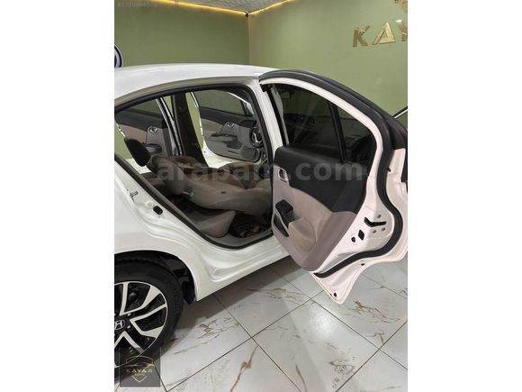 KAYAR AUTO`dan 2016 MODEL HATASIZ BİR PARÇA BOYALI HONDA CİVİC