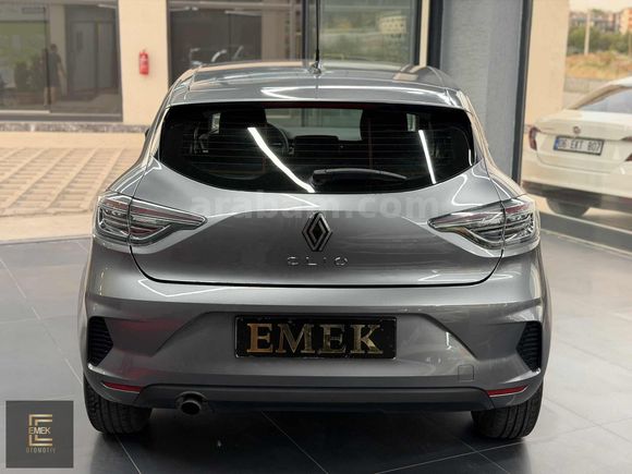 EMEK/2024 MODEL RENAULT CLİO OTOMATİK 63 BİNDE FÜME